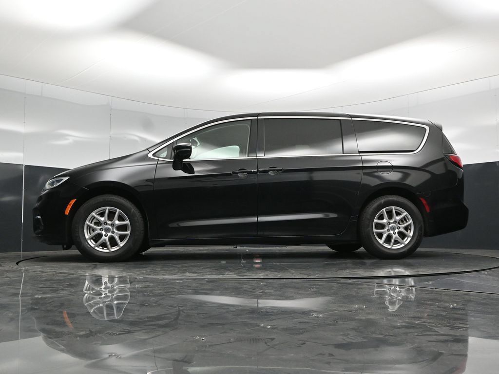 Used 2024 Chrysler Pacifica Touring-L FWD image 53
