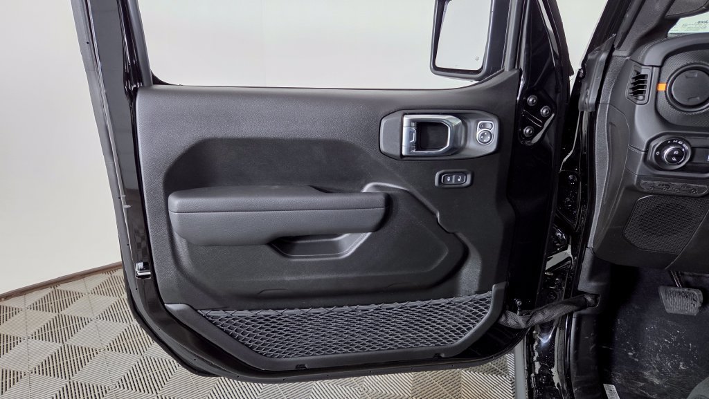 New 2026 Jeep Gladiator Mojave AWD/4WD image 9