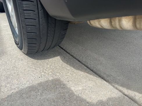 Used 2023 Ford Explorer XLT image 8