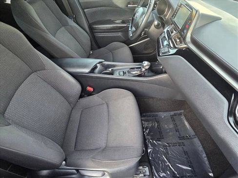 Used 2018 Toyota C-HR XLE image 19