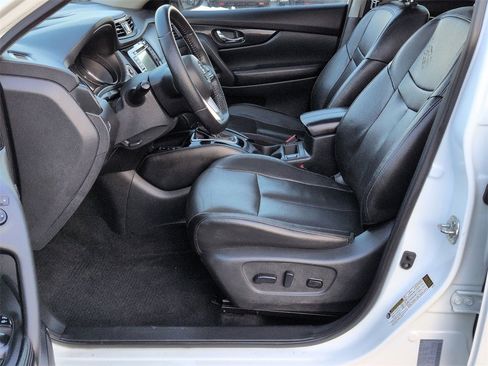 Used 2020 Nissan Rogue SL w/ Premium Package image 16