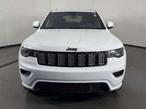 Used 2020 Jeep Grand Cherokee Altitude image 3
