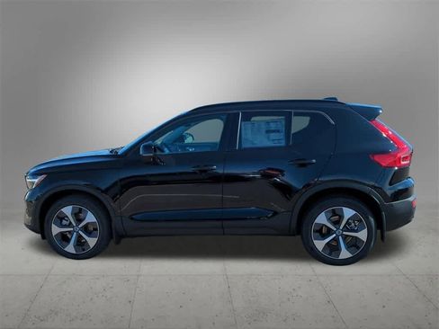 Used 2026 Volvo XC40 B5 Plus w/ Protection Package Premier image 3