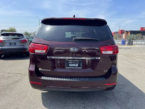 Used 2018 Kia Sedona LX FWD image 6