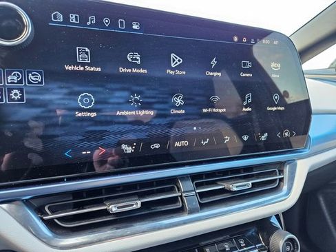 Used 2025 Chevrolet Equinox EV LT image 11