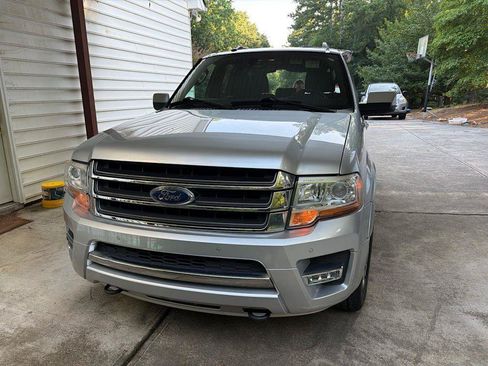 Used 2017 Ford Expedition Limited AWD/4WD image 3