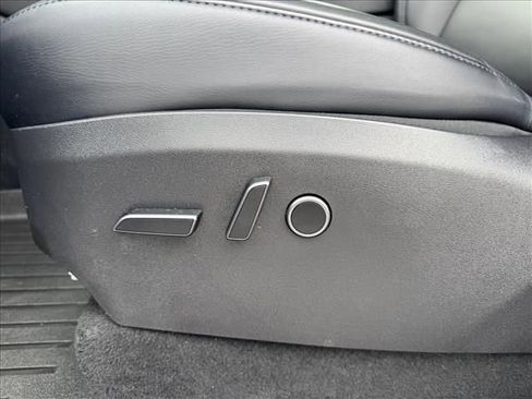 Used 2022 Tesla Model Y Long Range image 15