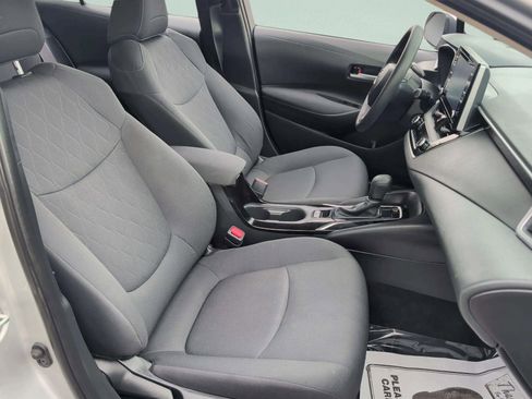 Used 2021 Toyota Corolla LE FWD image 18
