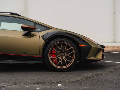 Used 2024 Lamborghini Huracan Sterrato image 11