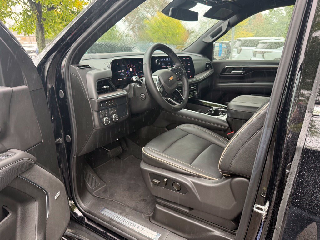 Used 2026 Chevrolet Suburban Premier AWD/4WD image 14