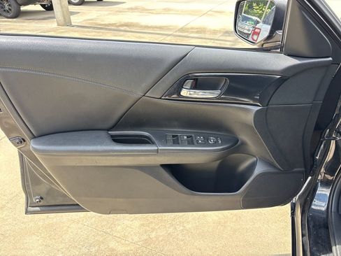 Used 2015 Honda Accord Sport image 15