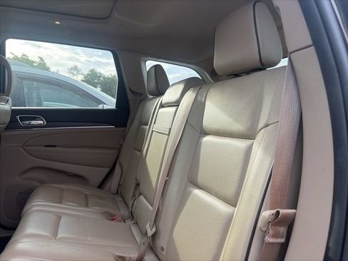 Used 2017 Jeep Grand Cherokee Overland AWD/4WD image 2
