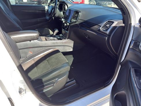 Used 2020 Jeep Grand Cherokee Altitude image 15
