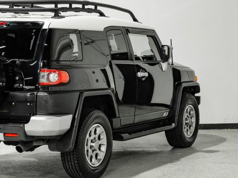 Used 2013 Toyota FJ Cruiser 4WD w/ Upgrade Pkg image 15