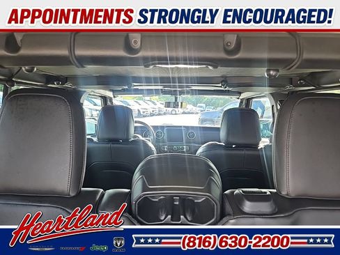Used 2018 Jeep Wrangler Unlimited Sahara AWD/4WD image 98