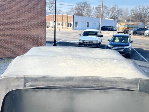 Used 2016 Jeep Wrangler Unlimited Sahara image 39