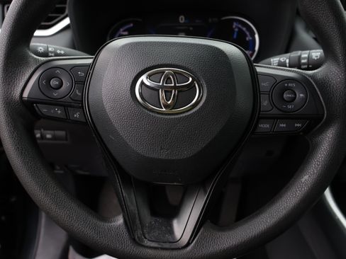 Used 2025 Toyota RAV4 XLE AWD/4WD image 32