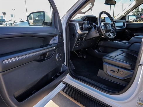 Used 2024 Ford Expedition XLT image 28