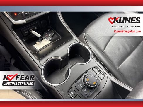 Used 2024 GMC Terrain SLT image 29