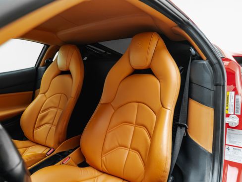 Used 2016 Ferrari 488 GTB RWD image 4