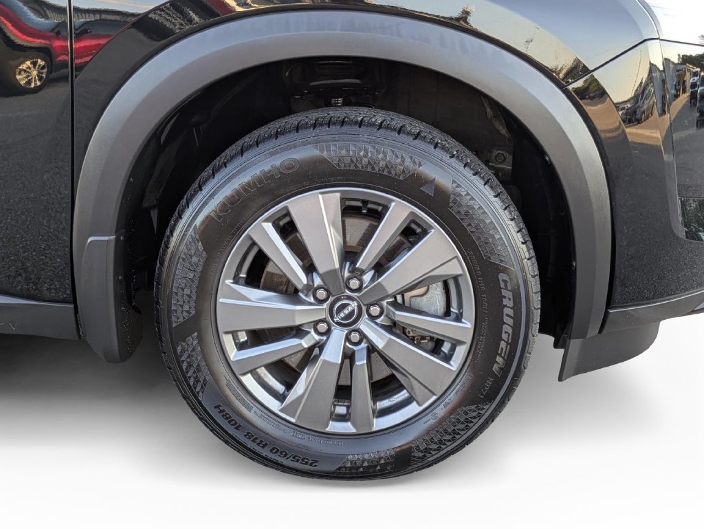 Used 2025 Nissan Pathfinder SV w/ Cargo Package FWD image 5