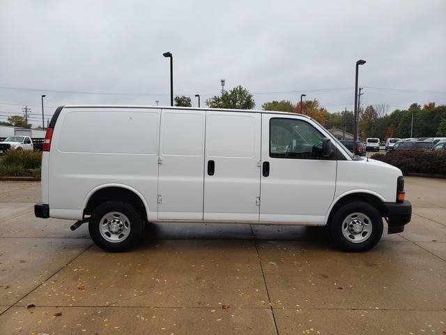 Used 2017 Chevrolet Express 2500 RWD image 4
