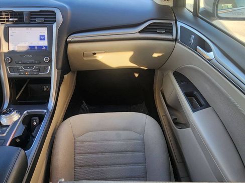 Used 2019 Ford Fusion SE FWD image 15