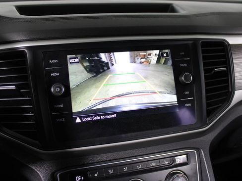 Used 2021 Volkswagen Atlas Cross Sport SE w/ Panoramic Sunroof Package image 24