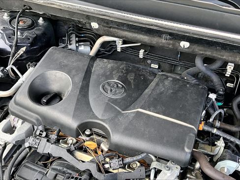 Used 2020 Toyota RAV4 XLE FWD image 31