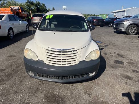 Used 2009 Chrysler PT Cruiser FWD image 3