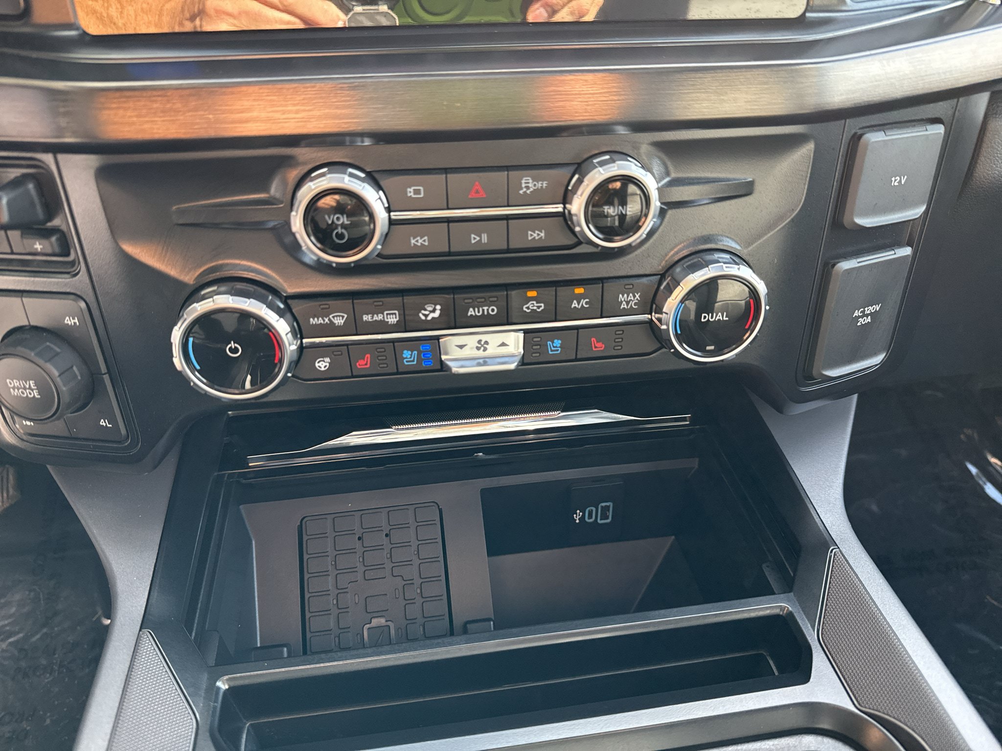 New 2026 Ford F350 Lariat w/ Black Appearance Package AWD/4WD image 26