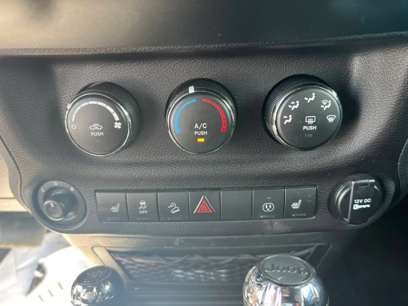 Used 2018 Jeep Wrangler Unlimited Sahara w/ Dual Top Group AWD/4WD image 23