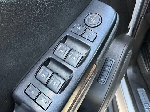 Used 2018 Chevrolet Suburban LT AWD/4WD image 23