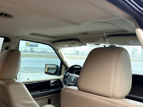 Used 2016 Lincoln Navigator Reserve image 12
