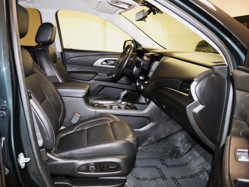 Used 2020 Chevrolet Traverse LT w/ LT Premium Package image 19