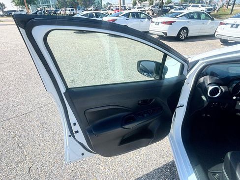 Used 2023 Nissan Versa S FWD image 33