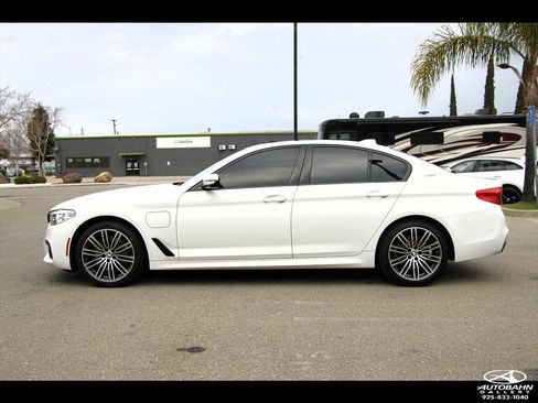 Used 2019 BMW 530e w/ M Sport Package image 5