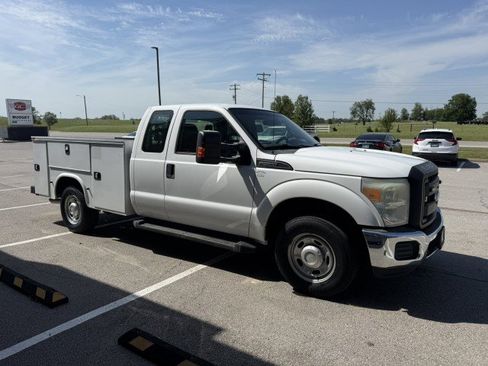 Used 2016 Ford F250 XL w/ Power Equipment Group RWD image 3