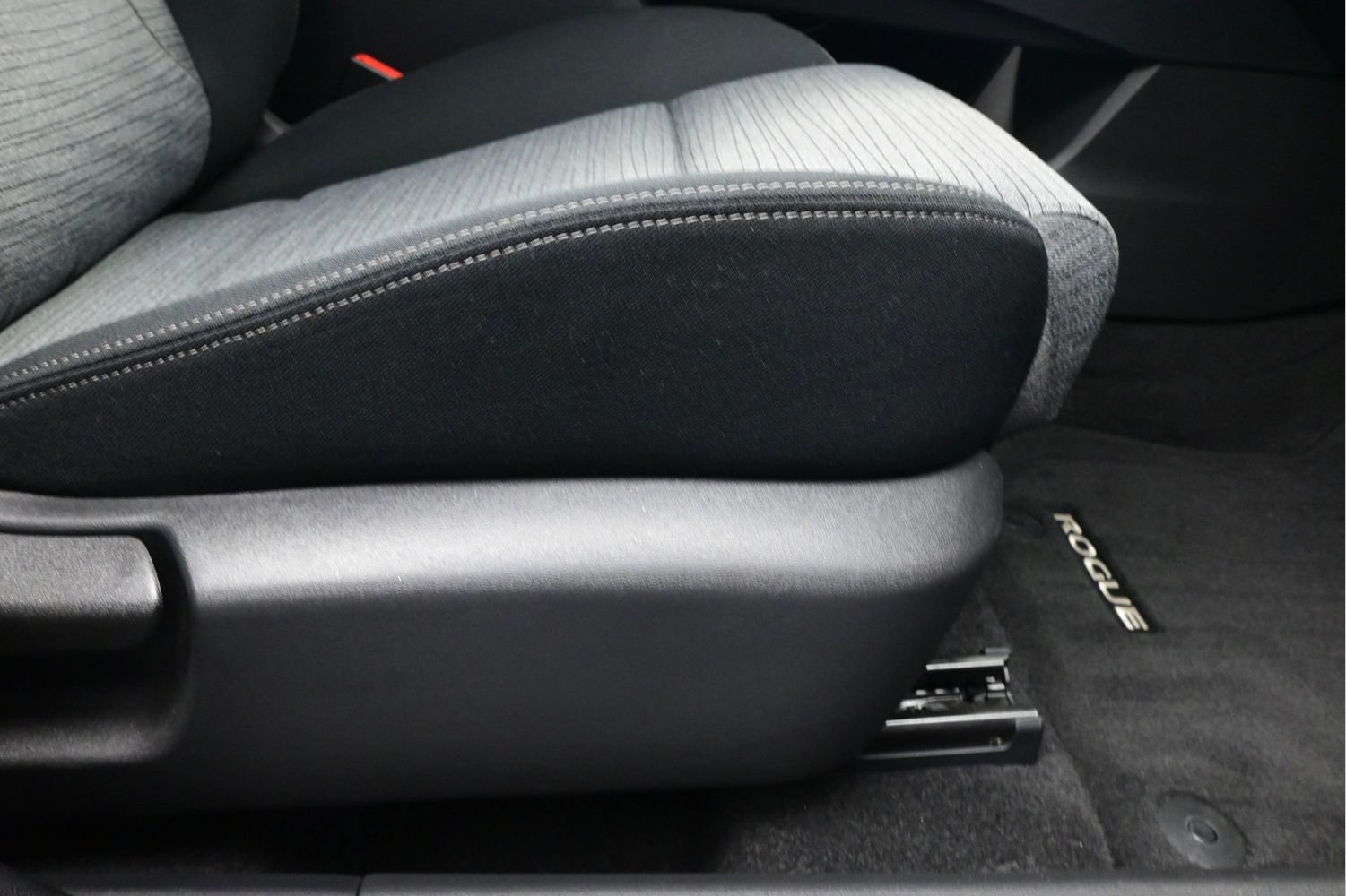 Certified 2023 Nissan Rogue SV FWD image 15