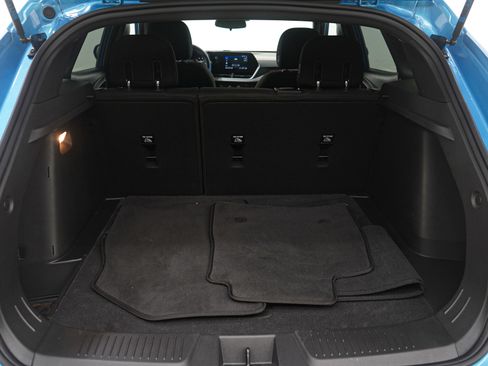 Used 2025 Chevrolet Trax RS w/ Driver Confidence Package image 9