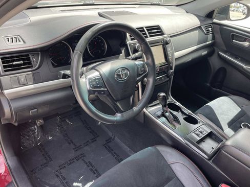 Used 2017 Toyota Camry XSE w/ Moonroof Package image 3