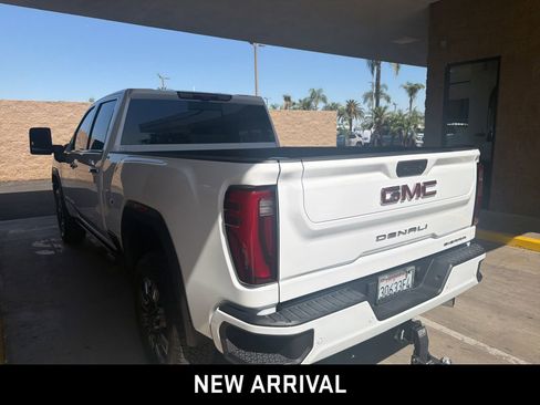 Used 2025 GMC Sierra 3500 Denali w/ Denali Reserve Package AWD/4WD image 3