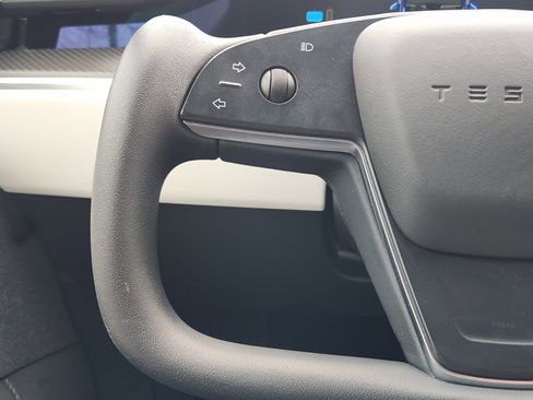 Used 2022 Tesla Model S Plaid image 26