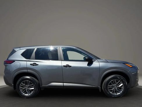 Used 2023 Nissan Rogue S AWD/4WD image 3
