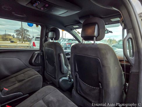 Used 2017 Dodge Grand Caravan SE image 28