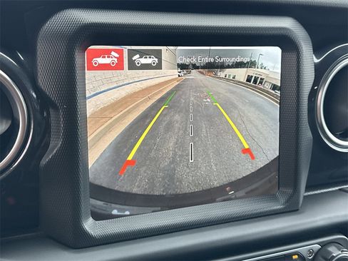 Used 2023 Jeep Wrangler Altitude image 31