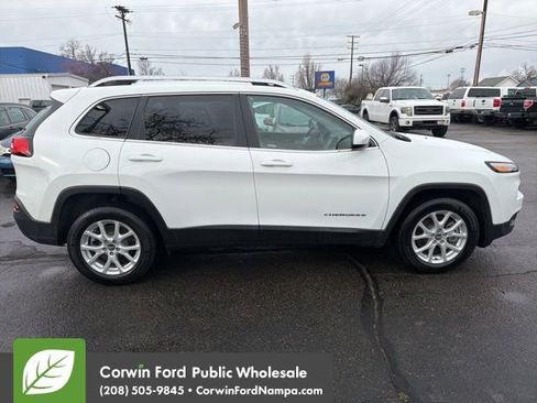 Used 2017 Jeep Cherokee Latitude image 4