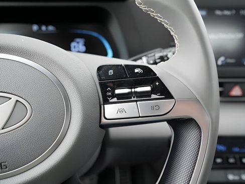 Certified 2025 Hyundai Elantra Sport FWD image 26