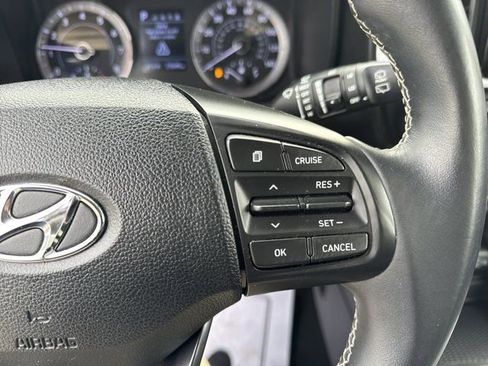 Used 2022 Hyundai Venue Limited image 22