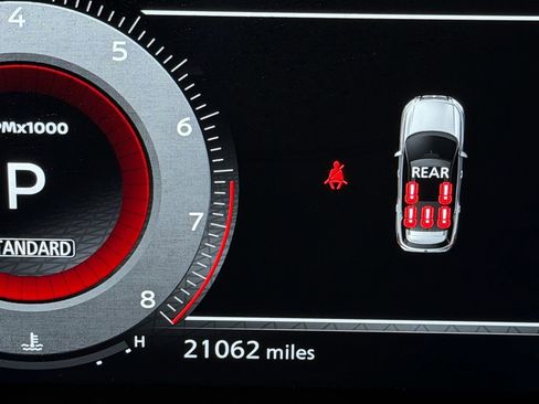 Used 2024 Nissan Pathfinder Platinum image 15